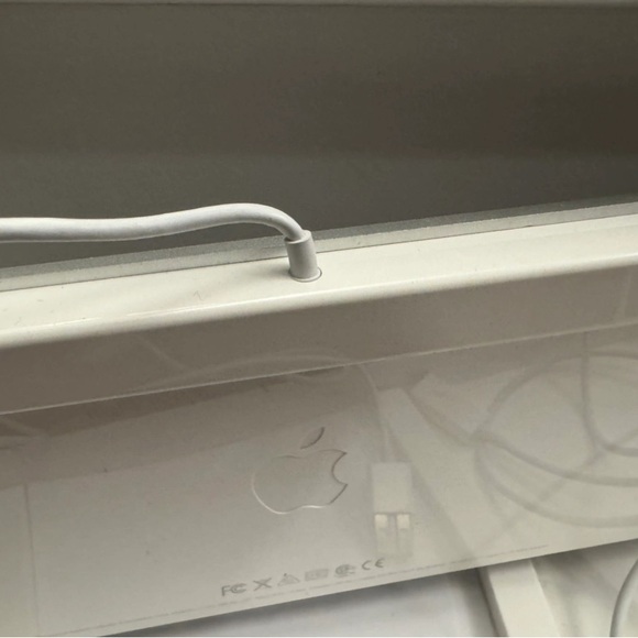 Apple Keyboard with numeric keypad - Picture 4 of 8